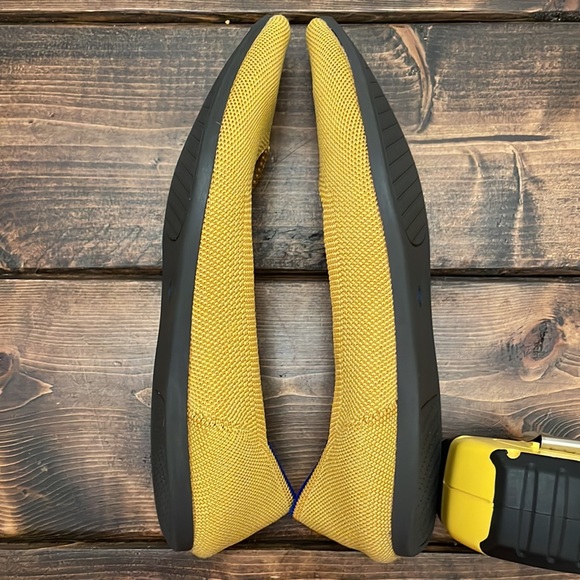 Rothy’s pointed toe flat. Yellow. Size 8 - Picture 4 of 7
